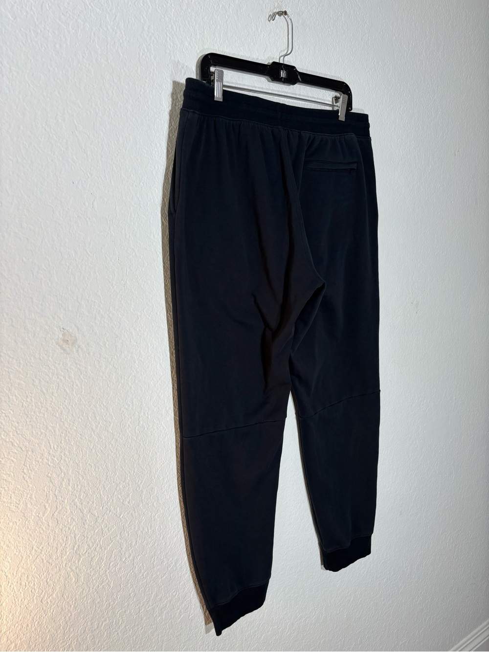 TravisMathew Jogger Pants Size XL Black Drawstring Logo Athletic Golf Pants - Picture 10 of 14